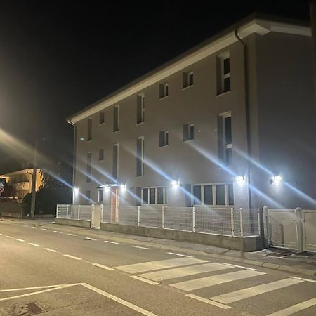 Garibaldi 16 Room Legnaro Exterior foto